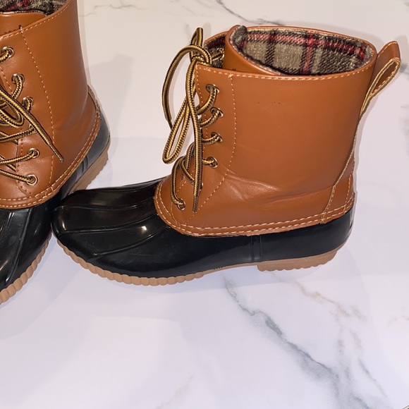 STEVE MADDEN DUCK BOOTS - Picture 3 of 6